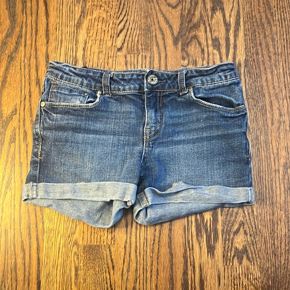 🩳SERVED THE SASS BUT STILL HAS CLASS CUFFED JEAN SHORTS!🩳